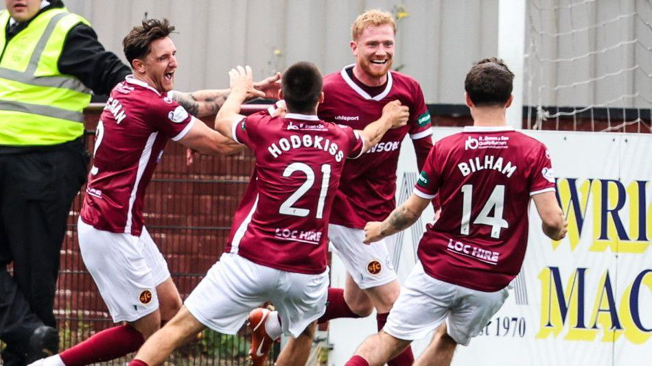Stenhousemuir Stun Motherwell in Cup